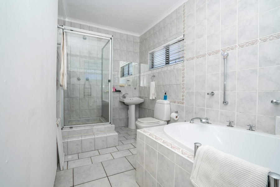 8 Bedroom Property for Sale in Country Club Western Cape